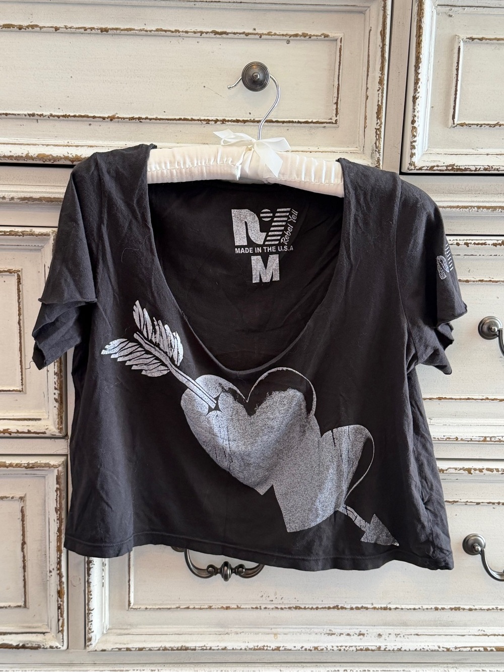 Rebel Yell Black Scoop Neck Crop Top with Silver Heart & Arrow Graphic
